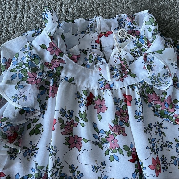 NWT Women's Max Studio Cold Shoulder Floral Top size Small in Ivory - Picture 4 of 10